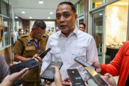 Dibuka Sepekan, Hotline “Lapor Cak Eri” Diserbu Aduan hingga Curhatan Warga Warnai Layanan Pemkot Surabaya
