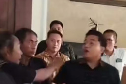 Penggusuran Kios Semambung di Driyorejo Belum Ada Kesepakatan, Ketua DPRD Gresik Ajak Duel Warga