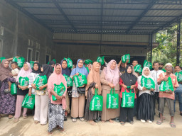 Sambut Idul Adha Anggota DPR RI H Ruslan Daud Salurkan Paket Sembako untuk Warga Aceh