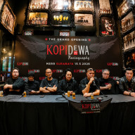 Kopi Dewa 19 Hadirkan Nostalgia Era 90-an di Tengah Surabaya