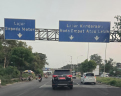 Diduga Mobdin Plat Merah Buat Kepentingan Pribadi, Melintas di Suramadu saat Tanggal Merah