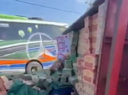 Suami dan Istri Meninggal Usai Tertimpa Truk Pengangkut Indomie