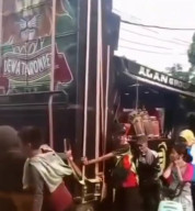Tiga Tewas, Empat Orang Kritis Akibat Tersetrum Arak-Arakan Odong-odong