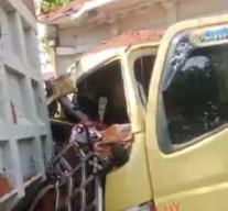 Dua Truk Terlibat Kecelakaan, Sopir Sempat Terjepit