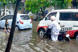Pasang Air Laut Hambat Surutnya Genangan di Surabaya, DSDABM Optimalkan Rumah Pompa