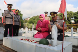 Ziarah TMP Suropati, Kapolres Batu Ajak Personel Teladani Semangat Para Pahlawan