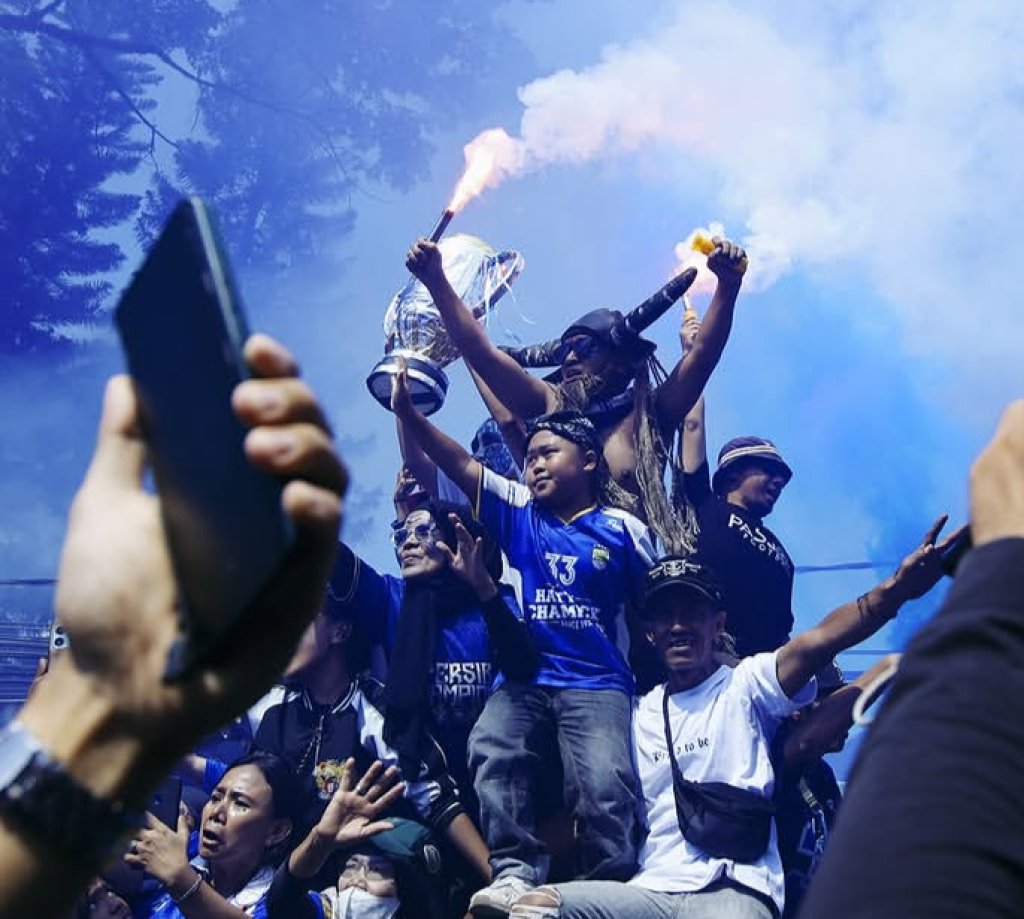 Persib Juara! Bandung Membiru, Jutaan Suporter Persib Tumpah Ruah: KDM Berikan Bonus Rp 1 Miliar