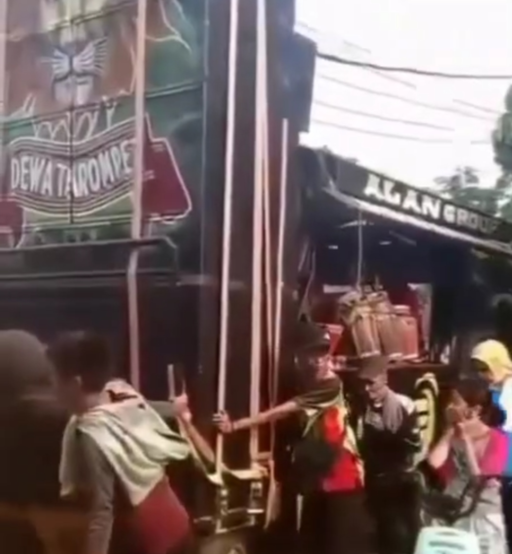 Tiga Tewas, Empat Orang Kritis Akibat Tersetrum Arak-Arakan Odong-odong